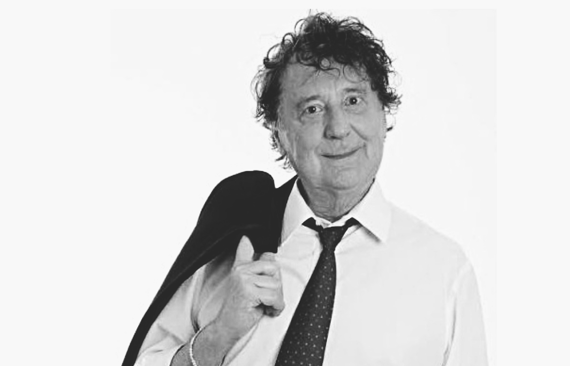 L’Italia reale, la fatica e la coerenza: perché le parole di Enzo Iacchetti fanno discutere